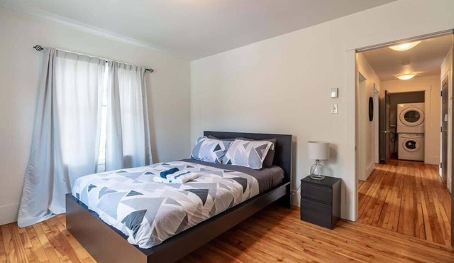 Beautiful & Spacious Apt, AC