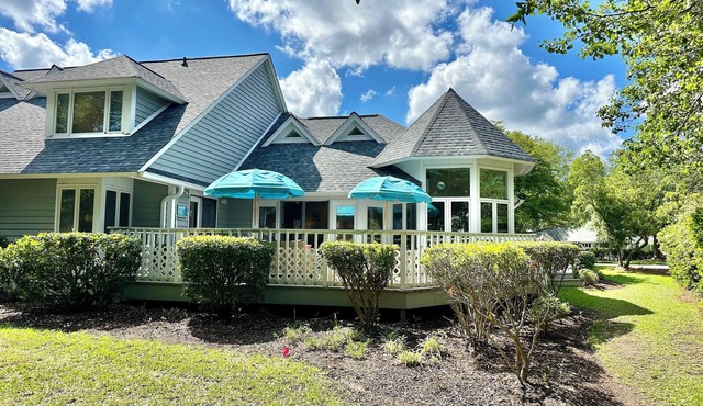 Beautiful, sun-filled villa with access to all resort amenities