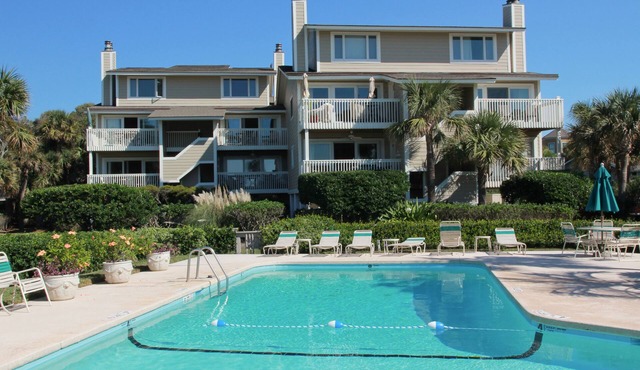 Beautiful villa surrounded by lush landscaping - walk to beach, golf & pool