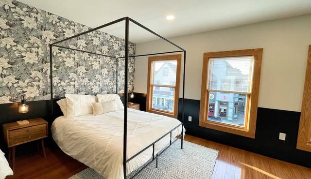 Best Location & Best Free Breakfast! Newly Renovated 2bed/1bath, Heart of Downtown Bar Harbor