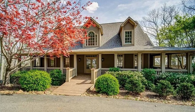 Big Canoe Home with Mountain Views, Game Room, Fire Pit, Sleeps 14