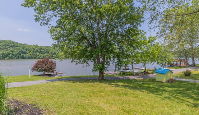 Blackberry Bungalow- Waterfront, Claytor Lake Home with Dock