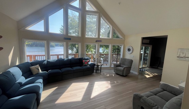 Blue Heron Lodge Lake Gaston, Sleeps 20, Private Dock & Sundeck, Family-Friendly