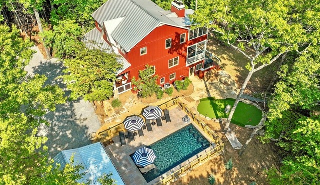 Blue Ridge Manor · 6 Suites · Pool, Sauna & Dog OK