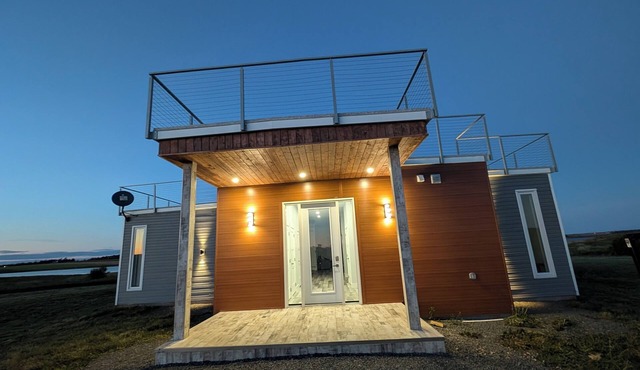 Brand New! Breathtaking 3 bedroom + den cottage on the ocean front!