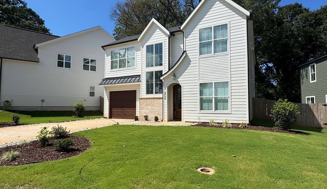 Brand New Luxury Home 4BR/3BA Minutes to Uptown