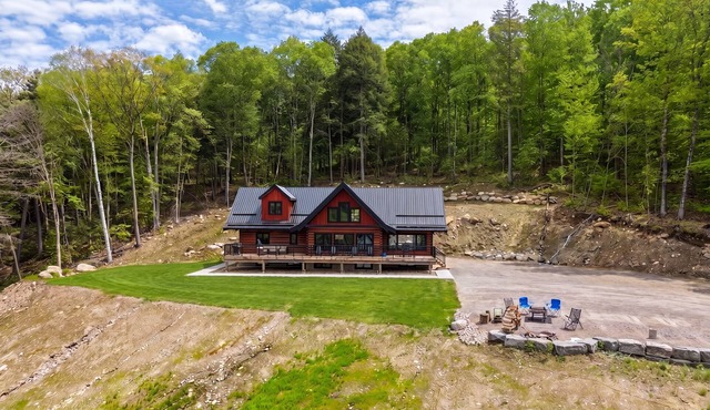 Brand New Luxury Log Cabin on Paint Lake