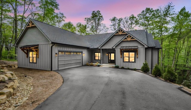 Brand-New Luxury Mountain Retreat: 4BR/4BA Located in Brevard, NC