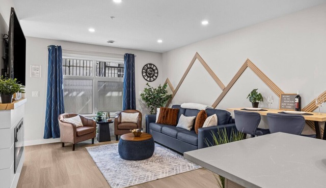 Brand new Townhouse at Gates to Banff National park - Mountain Views and Hot Tub