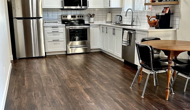 Brand Newly Renovated Suite With Beautiful View of Bullrush Park!