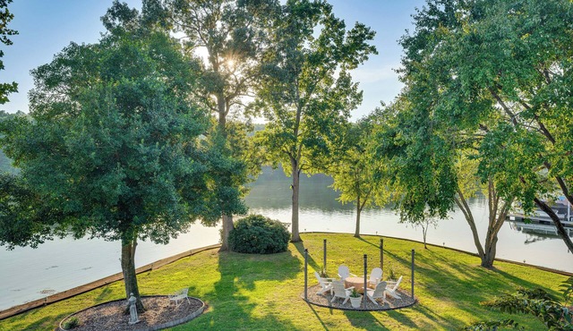 Breathtaking Lake Views and Sunsets on Badin Lake!