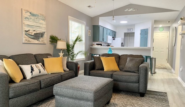 Bright Golf Course Condo!