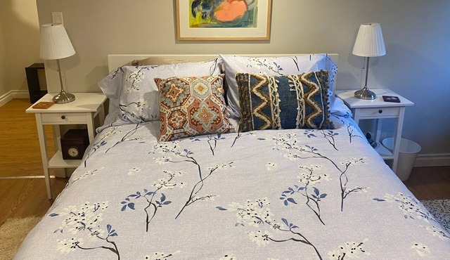 Bright One Bedroom Suite with Yard