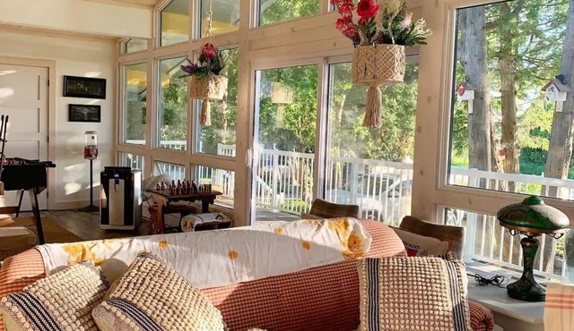Bright & Spacious Chalet on Lake Huron - Private