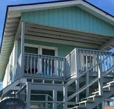 (BRING PETS 1 BLOCK FROM the BEACH!)
