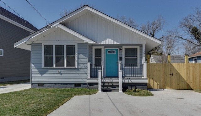 Buckroe Beach 8 Bedrooms! Walk to the beach!