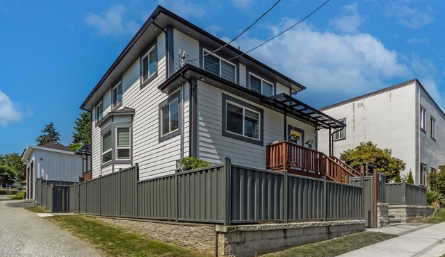 Budget Friendly, centrally located 2-Bed/1-Bath Suite, discounted long stays!