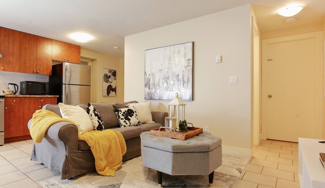 Burnaby Cozy suite Near Skytrain