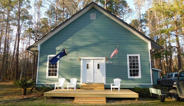 Cabin in the woods at Stokes Bluff