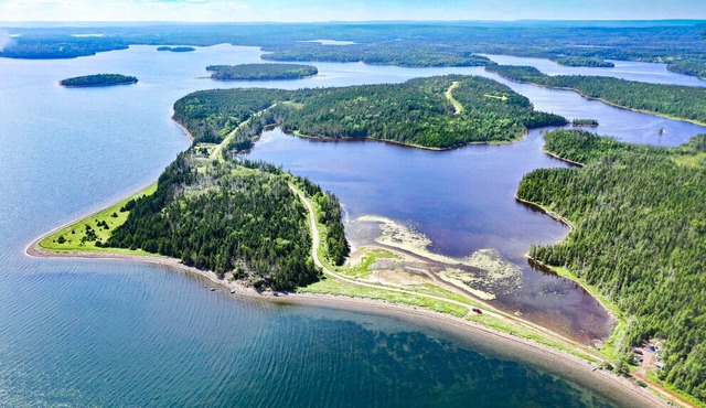 Camper's Nest secluded on a protected canoe bay only 12 min distant to St.Peters