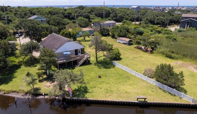 Canal Front 3 Bedroom Home/Newly Renovated