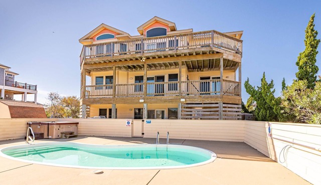 Carolina Sunrise - Corolla, Whalehead, Oceanside, 500 Yds to Beach, Pool, Hot Tub, Volleyball