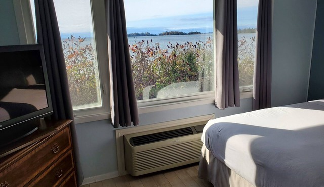 Carolyn Beach Inn & Restaurant
