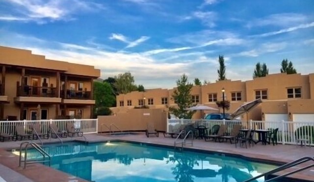 Casa Del Mila Oro 2 Bedroom Condo Resort with Private Beachfront