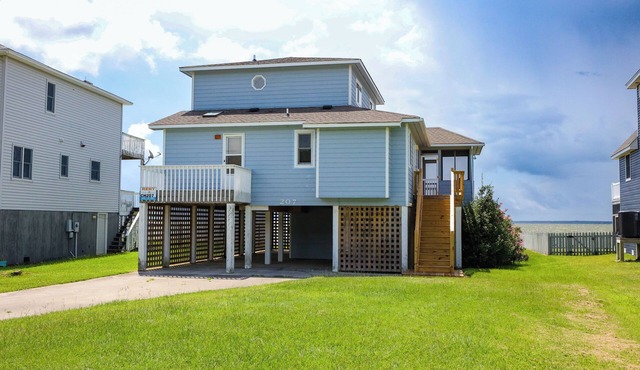 CH207- Spectacular Soundfront, 3 BRs, Private Dock, Comm Pool, Tennis/Marina.