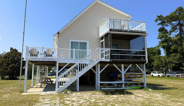 CH219- 3 Bedroom Canal front Home with Private Dock and Kayaks!