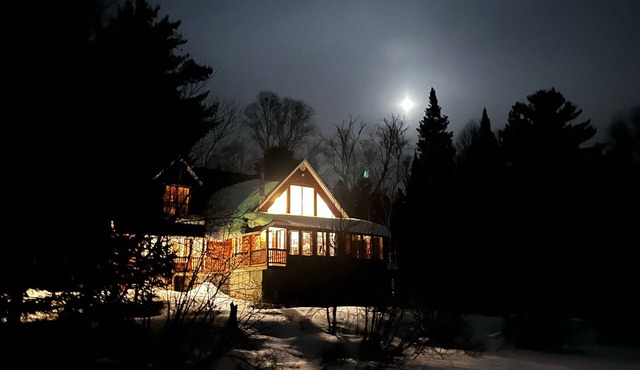 Chalet au Bord de la Rivière & à Proximité de Sentiers de Randonnée Incroyables