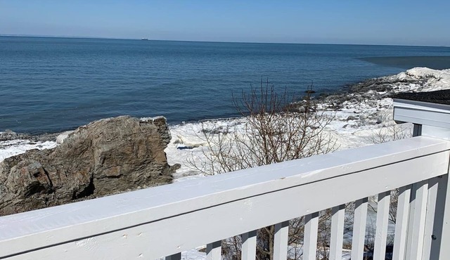 Chalet Douillet Avec Foyer, Directement sur le Bord du Fleuve, à 15 min du Bic !