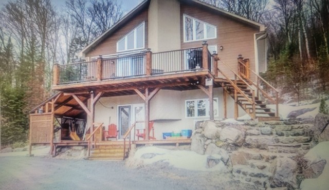 Chalet for rent in Saint-Margurite-Du-Lac-Masson for 10 people
