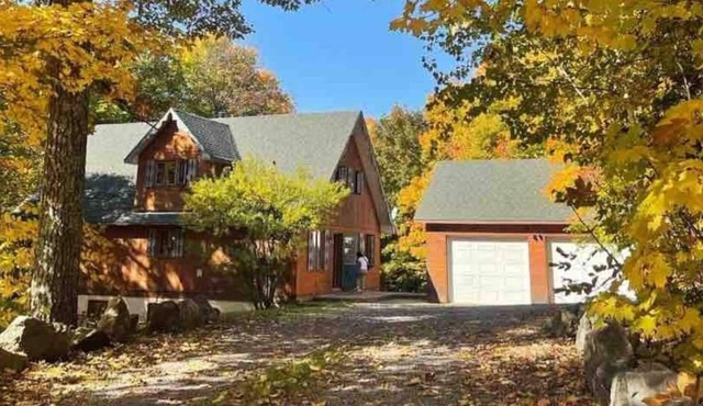 Chalet Mont Cascades w/ Spa & Fibre Optic Internet