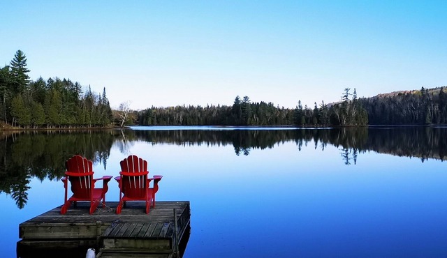 Chalet Tranquility Laurentians waterfront +SPA