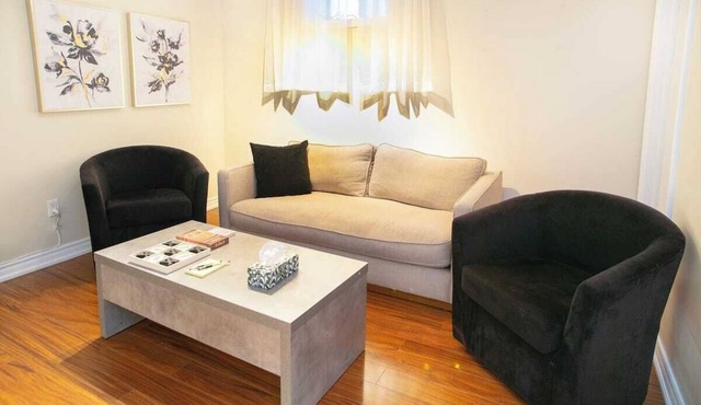 Charming 1BR Unit with Private Entrance & Parking