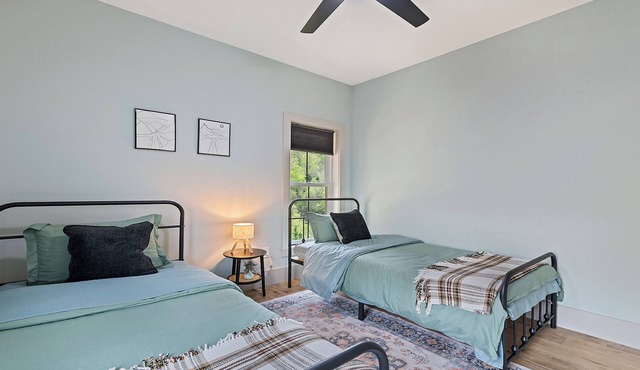 Charming 2-bedroom apartment with AC, WiFi in lovely Maggie Valley
