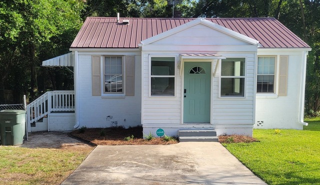 Charming 2-Bedroom, 1-Bath bungalow