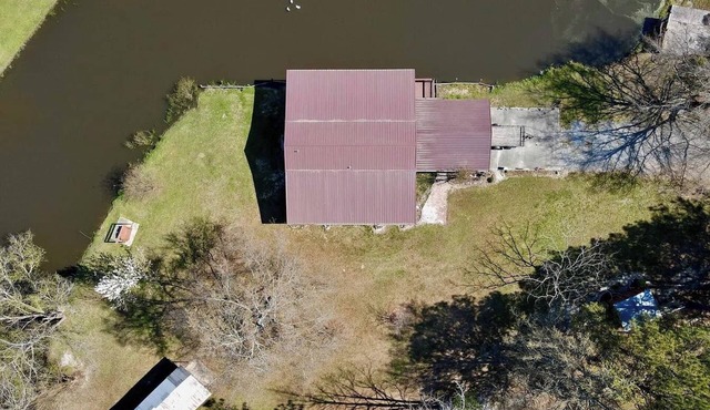 Charming 2-bedroom cabin with AC, WiFi in serene Jamesville