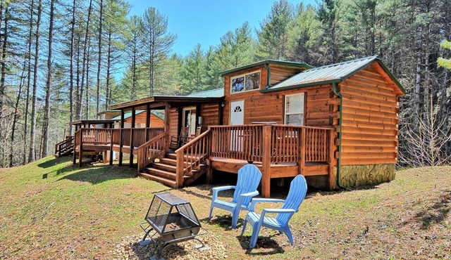 Charming 2-bedroom tiny home in Crumpler, NC, perfect for a cozy getaway.