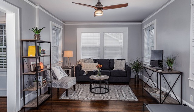 Charming 2BR with Fireplace, Pets, Close to Furman