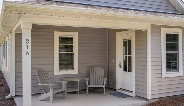 Charming 3-bedroom cottage in Bath steps away from the Pamlico River.