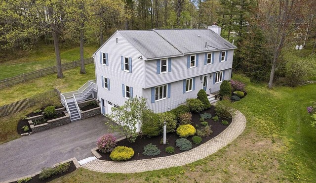Charming 3-bedroom house in peaceful Scarborough perfect for relaxing.