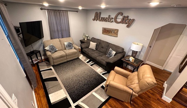 Charming 5BR 5BA ALL-ONE-LEVEL Home Backyard Large Driveway 10mins DNTWN AIRPORT