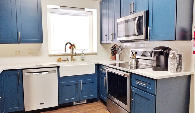 Charming Brickwood Ranch - 3-Bedroom House - 5 minutes from Downtown Graham