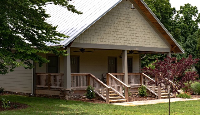 Charming Bungalow North + Fishing & Trails