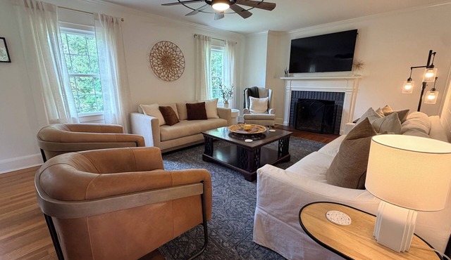 Charming Clemson Retreat Near Campus, The Walker Course, & Lake Hartwell