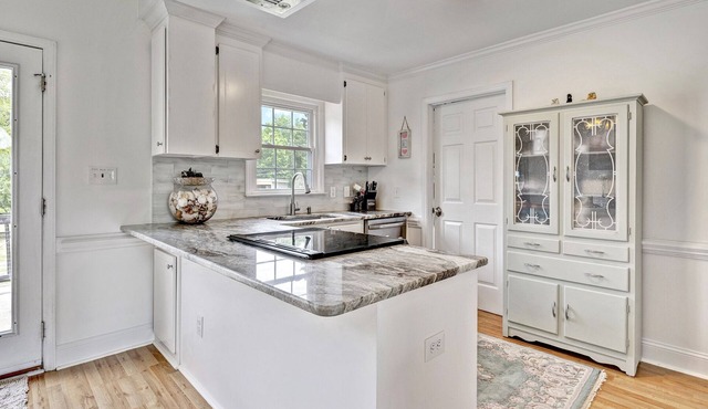 Charming country home on a horse farm, 15min to Downtown!