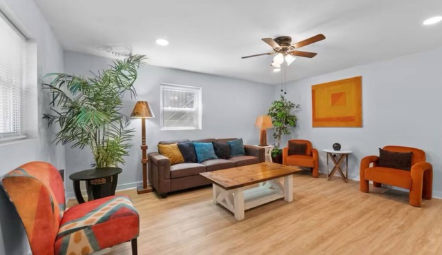 Charming Downtown 2-bedroom bungalow in lovely Durham
