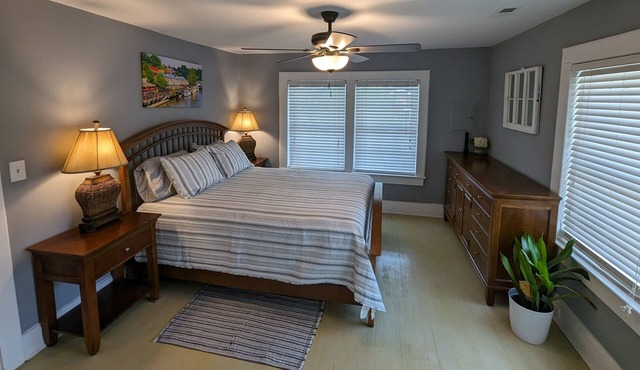 Charming home in the Soda Pop district downtown. Spacious and Pet-friendly!